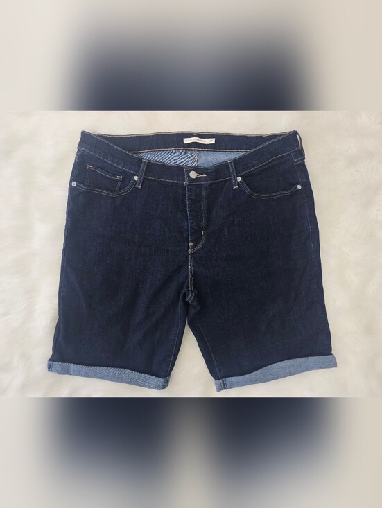 Levi's Pants - Levi’s Classic Bermuda Shorts- 18W